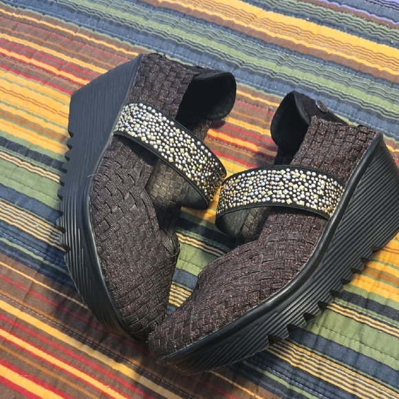 bernie mev. Black Woven Wedges with Embellished Strap - Picture 3 of 5